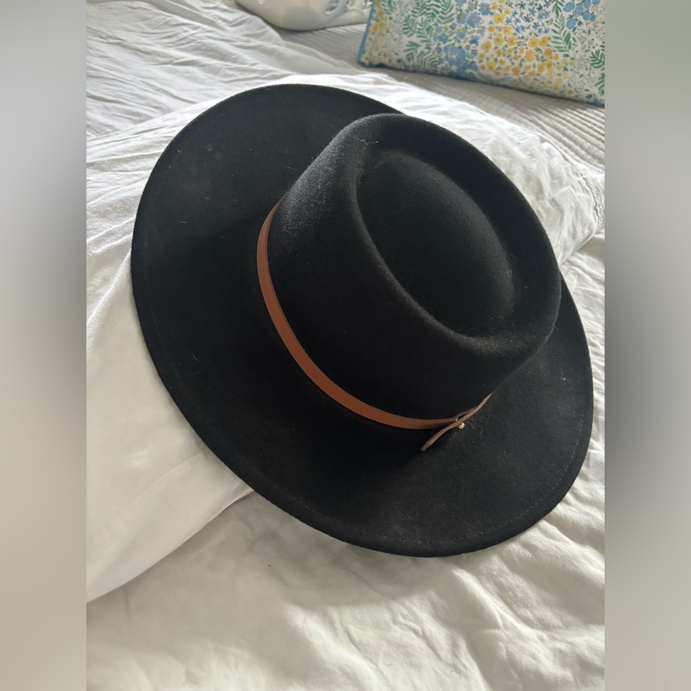 Gigi pip gambler hat